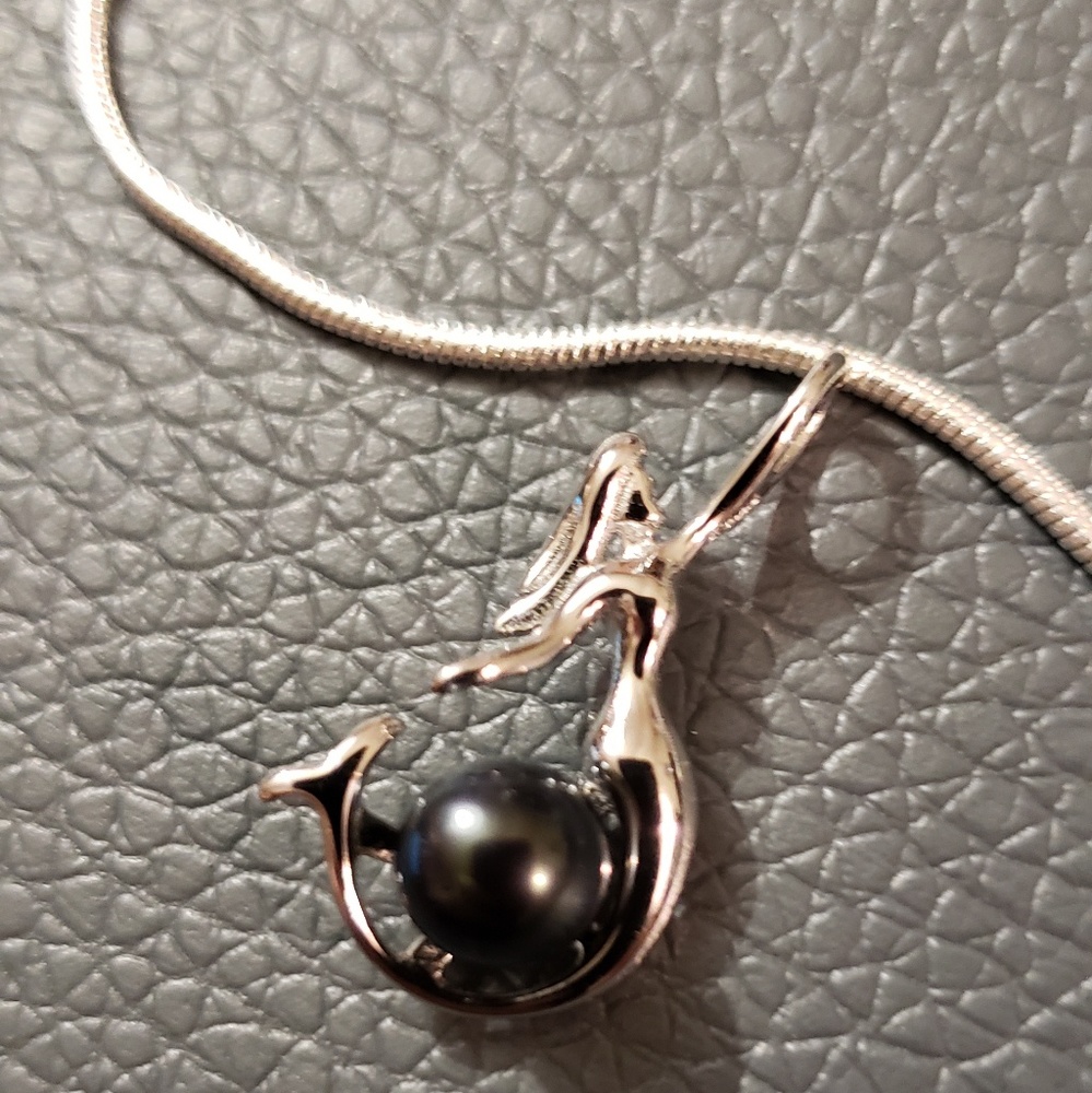 Mermaid pearl necklace